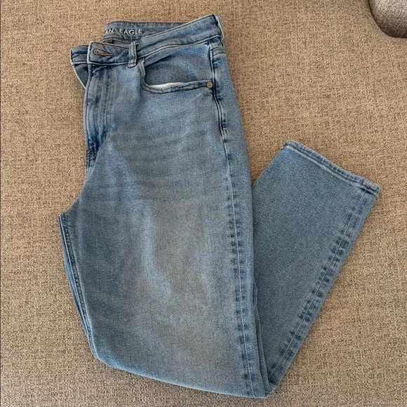 American Eagle Outfitters Light Wash Mom Jean - Picture 2 of 6